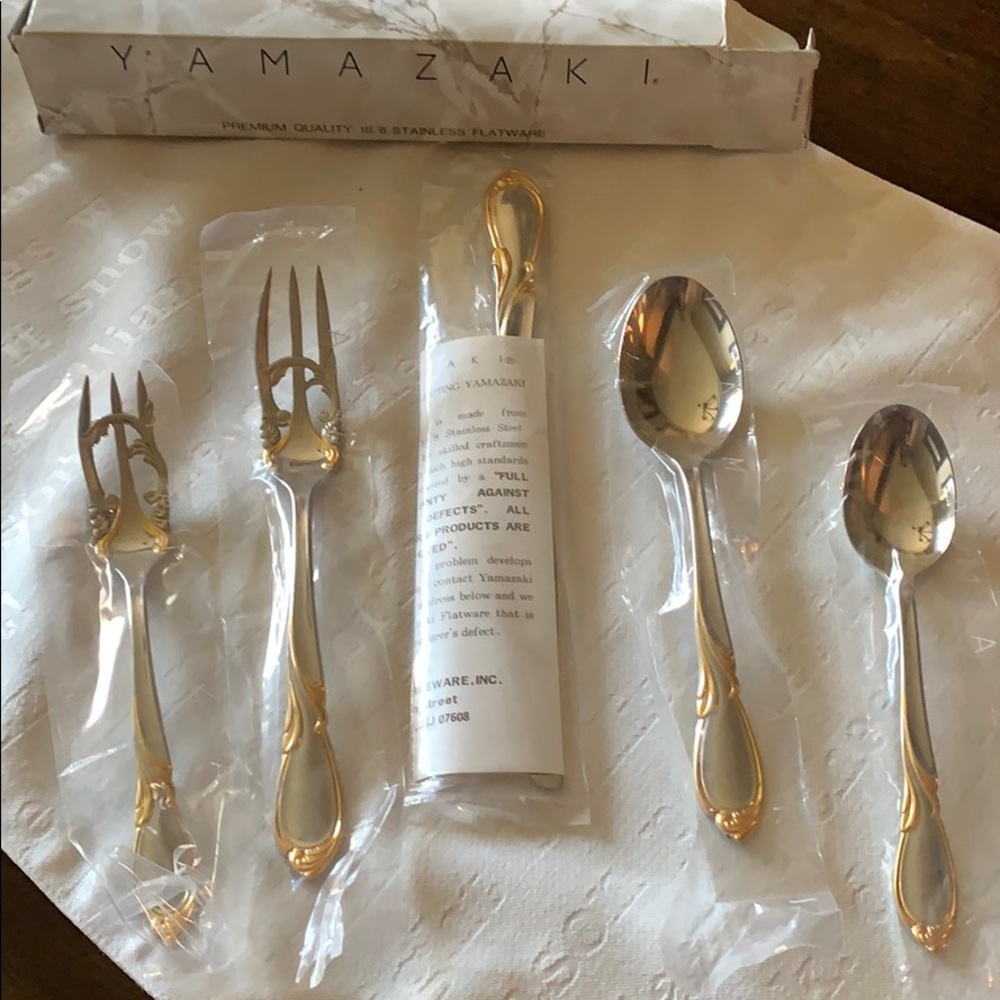NWT- Yamazaki 18/8 Stainless Flatware Set